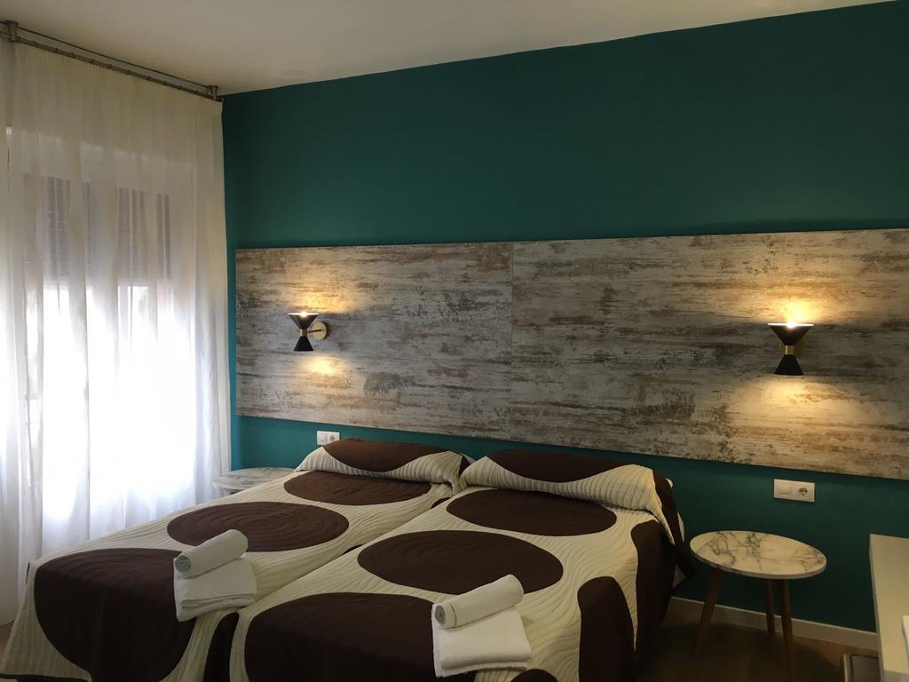 Roomconcept Hostel Санто Доминго де ла Калсада Екстериор снимка